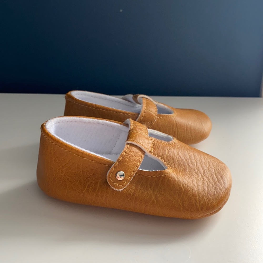 Size 2 camel leather shoes